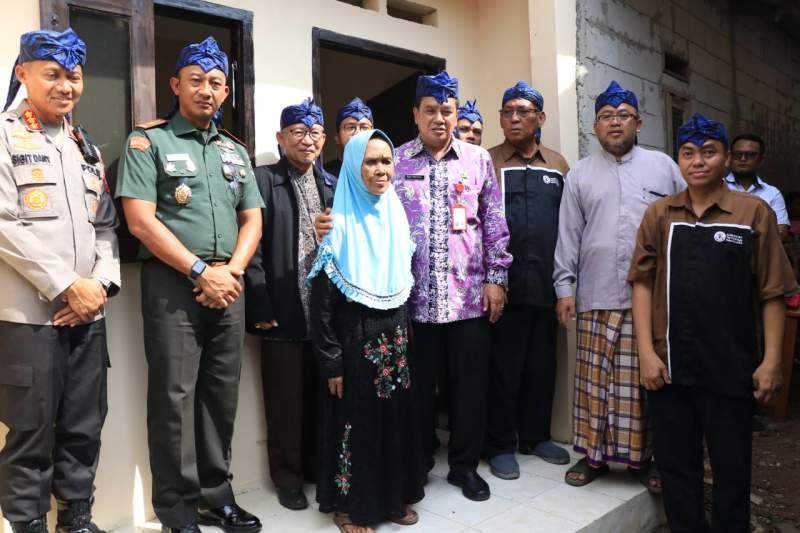Sekda, Danrem 502, Kapolresta Tangerang Bersama Resmikan Rumah Layak Huni Di Selapajang Cisoka