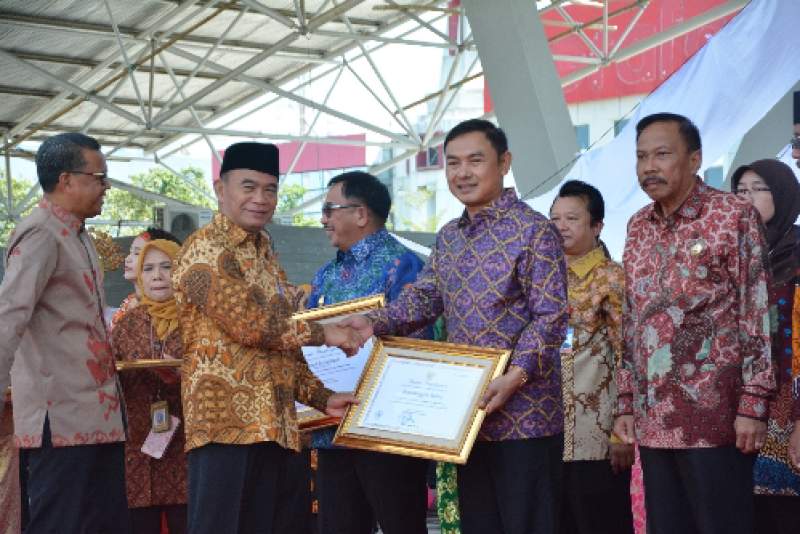 Kabupaten Tangerang Raih Penghargaan Buta Aksara Utama dari Kemendikbud