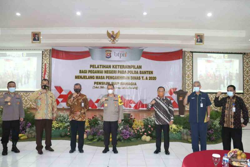 Foto : Wakapolda Banten Brigjen Pol Drs. Wirdhan Denny M.M., M.H Bersama Personel Polri dan PNS Polri