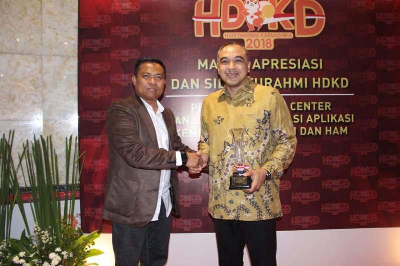 Zaki Iskandar Diganjar Penghargaan dari Kemenkumham
