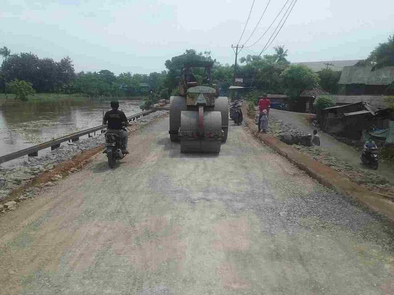 Tergolong 'Penanganan Darurat', Perbaikan Jalan Akibat Longsor di Kecamatan Teluknaga Sudah Bisa Di Lintasi