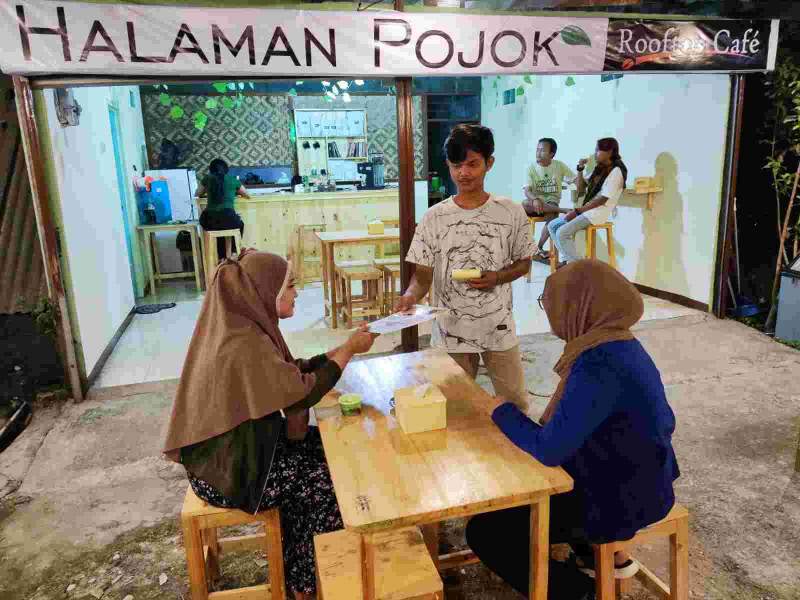 Halaman Pojok, Cafe Berkonsep Rooftop Di Balaraja