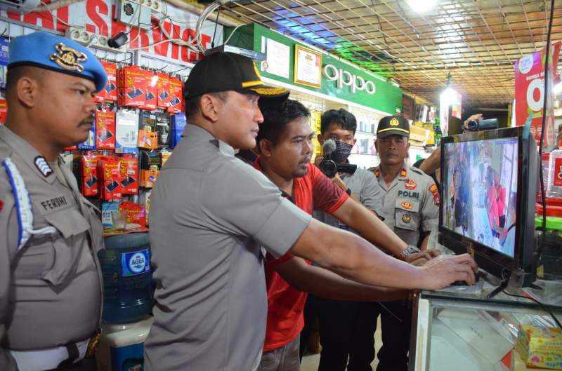 Kapolres Kota Tangerang Cek TKP dan Periksa CCTV Toko HP Korban Pencurian