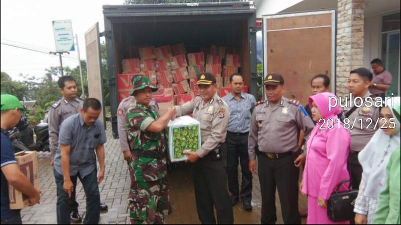 Kapolda Banten Distribusikan Bantuan Kemanusian untuk Korban Tsunami Selat Sunda