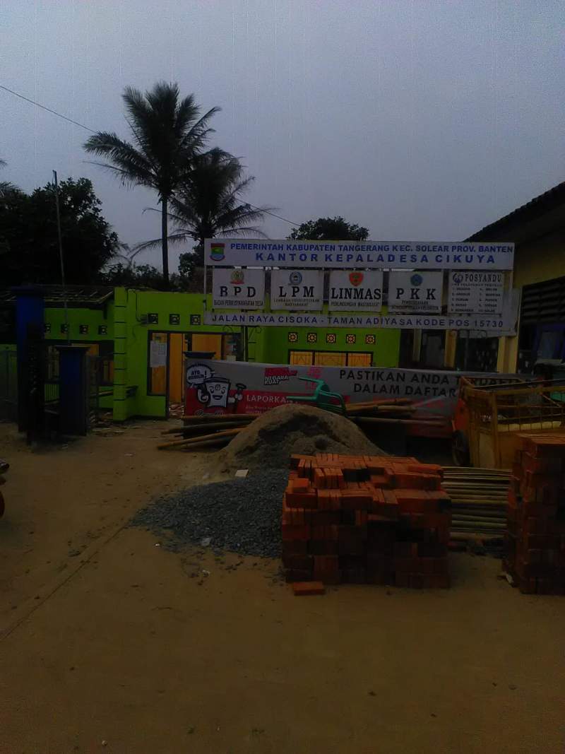 Kantor Desa Cikuya tengah diperbaiki.