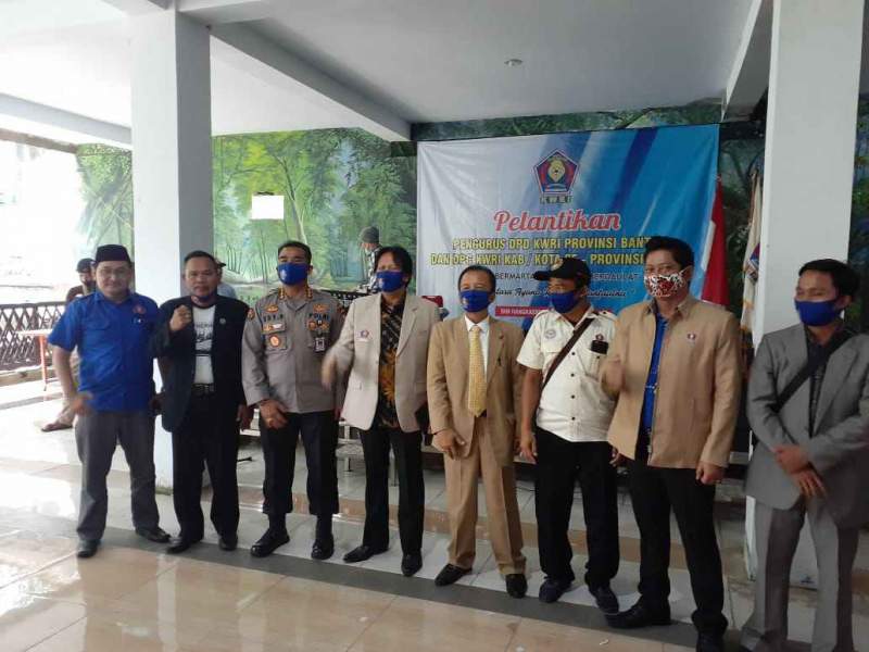 Foto : Ozzy Sulaiman Sudiro Ketua DPP KWRI Bersama Bidhumas Polda Banten dan Pengurus Ketua DPD KWRI dan DPC KWRI
