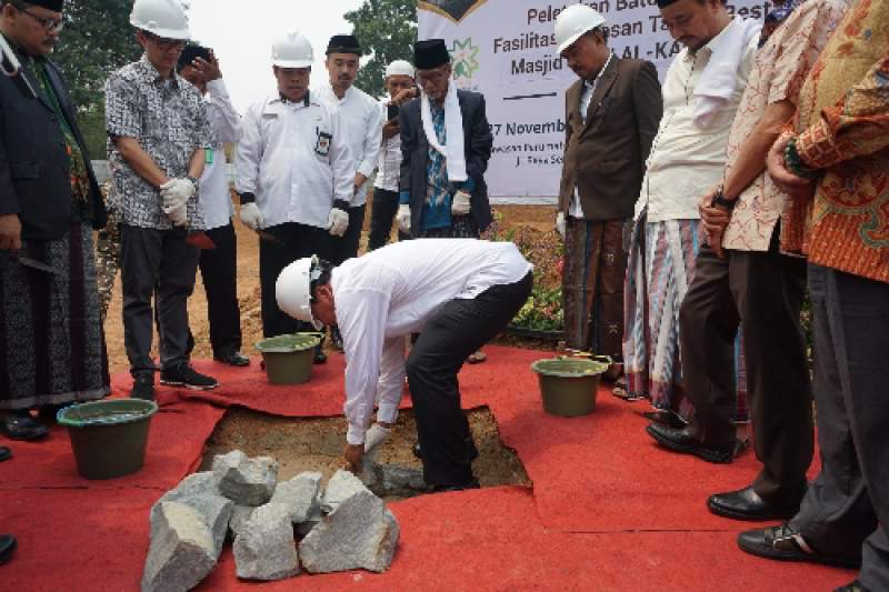 Sekda Tangerang Lakukan Peletakan Batu Pertama Pembangunan Masjid Al-Kautsar