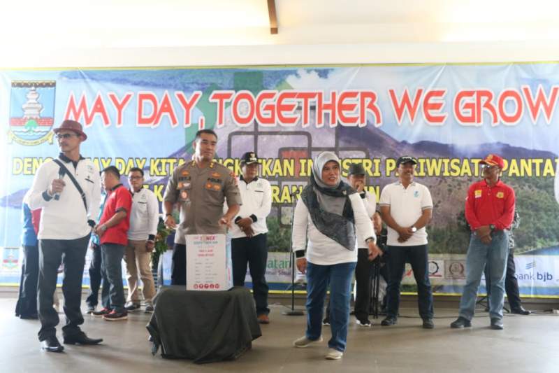 Hadiri Peringatan May Day di Anyer, Kapolda Banten Ajak Masyarakat Bangkitkan Pariwisata
