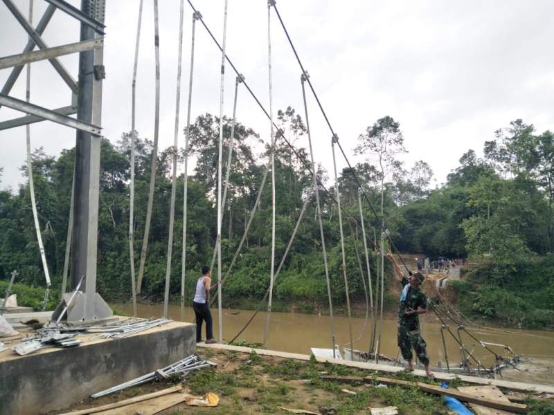 Jembatan Gantung Penghubung Kabupaten Tangerang dan Kabupaten Serang Ambruk