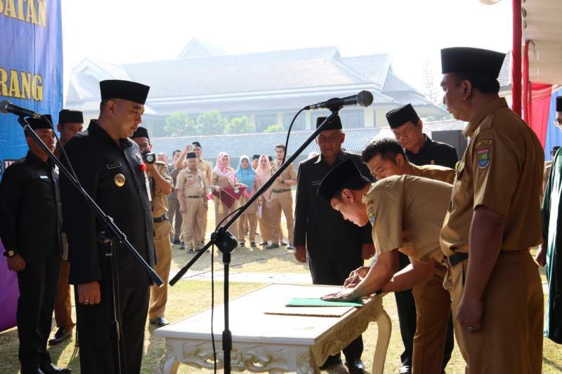 Bupati Tangerang Lantik 142 Penjabat Kades