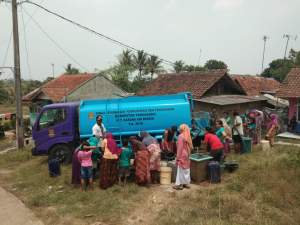 Warga Desa Bojong Kamal dan Desa Babat Menerima Bantua Air Bersih dari Perkim