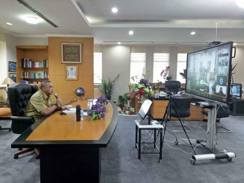 Foto : Bupati Tangerang A. Zaki Iskandar Webinar Dalam Rangka HUT PGRI Ke-75