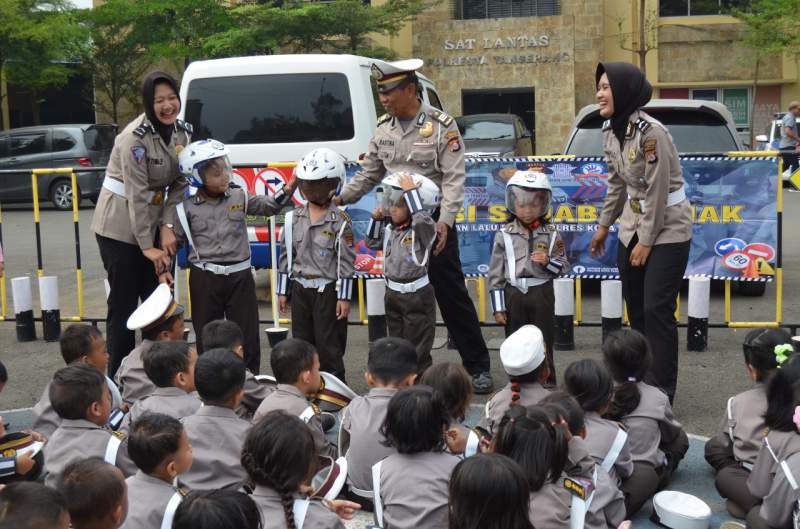 Puluhan Pocil Belajar Lalu Lintas di Polresta Tangerang