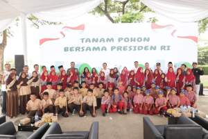 Pj Bupati Tangerang Bersama Forkopimda Tanam Pohon Serentak Dengan Presiden