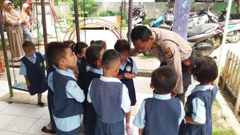 Peduli Anak, Kapolsek Kresek Tangerang Gelar Program Polisi Sahabat Anak di TK Pertiwi