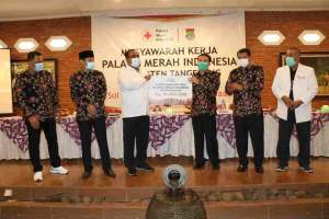Foto : Sekretaris Daerah (Sekda) Moch. Maesyal Rasyid Buka Musyawarah Kerja PMI Kabupaten Tangerang