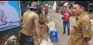 Dianggap Rusak Jalan Desa, Kades  Pasanggrahan Hentikan Proyek Pemasangan Instalasi Perumdam TKR