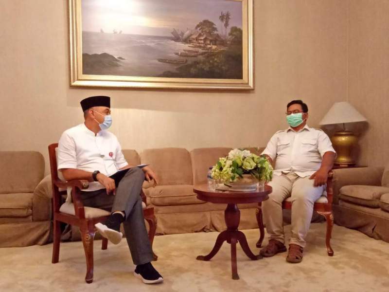 Foto : Bupati Tangerang A. Zaki Iskandar Sedang Diwawancarai Youtuber Asal Tangerang Ade Yunus 