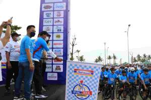 Sekda Lepas Fun Bike Indomaret 2022 di Pantai Pasir Putih PIK2