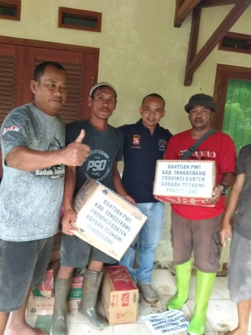 PWI Tangerang Kirim Bantuan untuk Korban Tsunami di Pandeglang