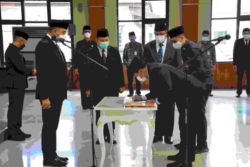 Foto : Bupati Tangerang A Zaki Iskandar Melantik Dewas Perumda Pasar NKR, Perumdam TKR, Badan Pengatur Spam Kabupaten Tangerang