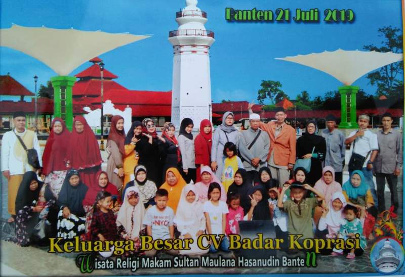 Keluarga Besar Koperasi Badar Wisata Religi ke Banten