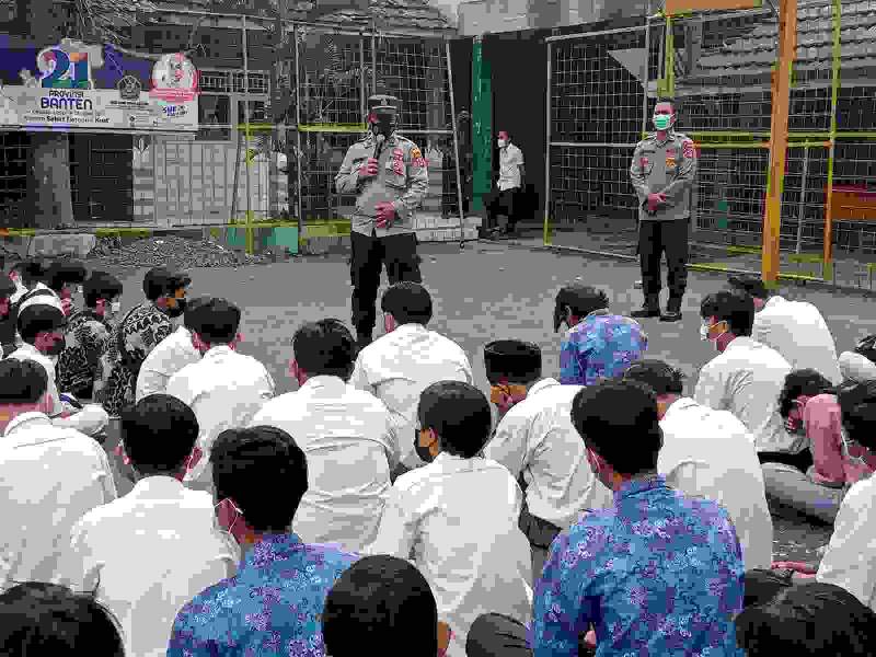 Cegah Tawuran Pelajar, Kapolsek Cisoka Sambangi SMP Dan SMK Yapidi Jayanti