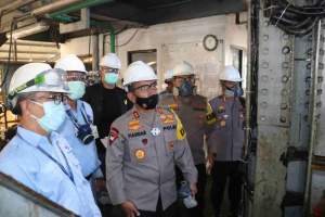 Foto : Kapolda Banten Irjen Pol Drs. Fiandar Tinjau Situasi Pasca Ledakan Mesin Reactor Uap di PT. Dover. Chemical