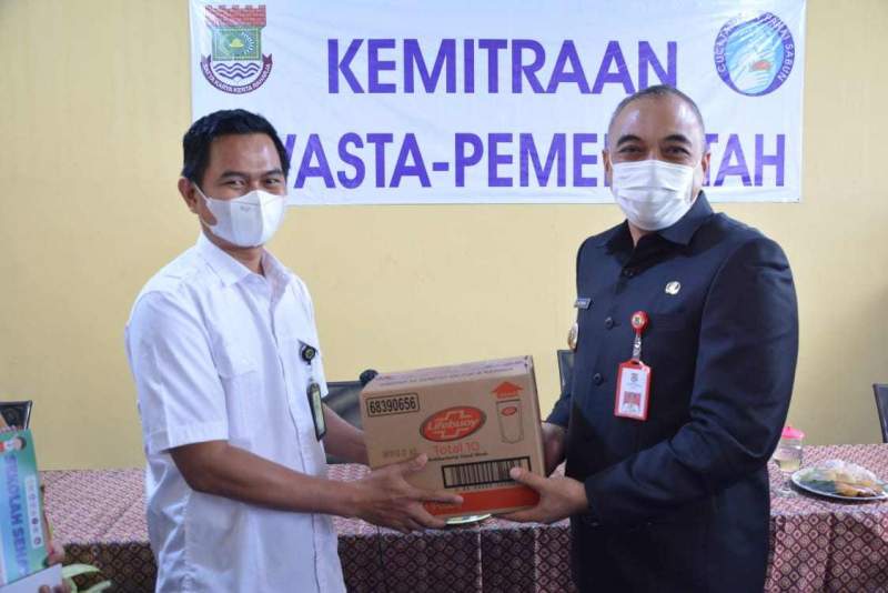 862 SD dan SMP Di Kab. Tangerang Terima Bantuan Paket Kesehatan