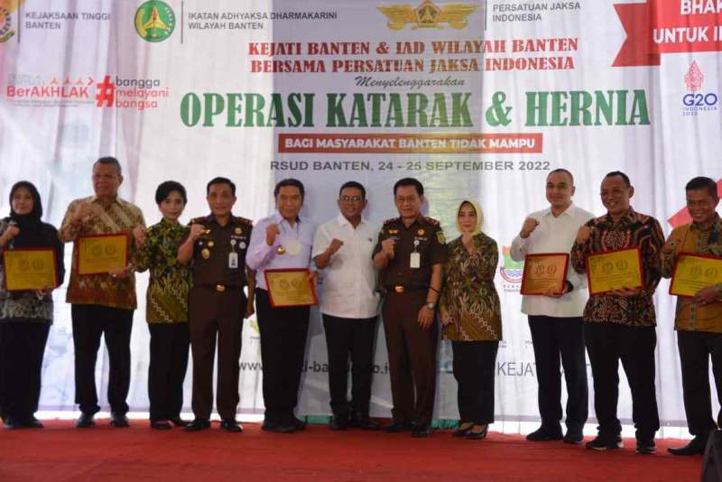 Bupati Tangerang Ahmed Zaki Iskandar Hadiri Puncak Kegiatan Operasi Katarak dan Hernia gratis yang digelar oleh Kejaksaan tinggi Banten