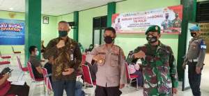 Semarak HUT Bhayangkara ke-75, Polsek Cisoka Polresta Tangerang Bersama Muspika Melaksanakan Vaksin Gratis
