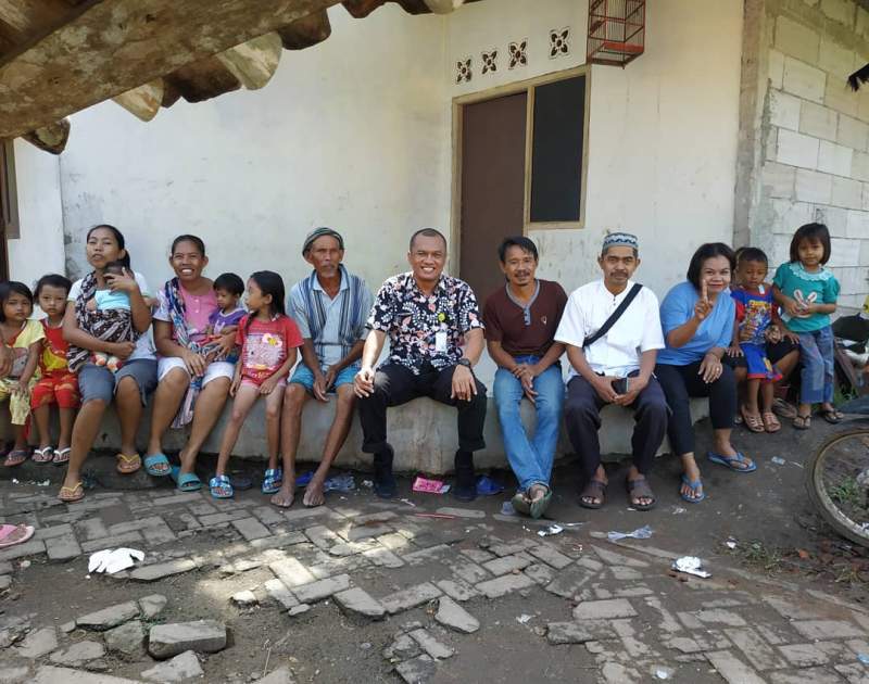 Ketua TRC saat meninjau salah satu kantong kemiskinan dan berdialog dengan Ketua RT dan warga di Desa Cikasungka, Kecamatan Solear, Kabupaten Tangerang.