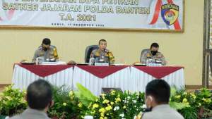 Foto : Kapolda Banten Irjen Pol Drs Fiandar Serahkan DIPA T.A 2021 ke Masing-masing Satker