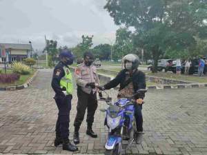 Foto : Personel Ditpamobvit Polda Banten Sosialisasikan Protokol Kesehatan di Obvitnas dan Obter