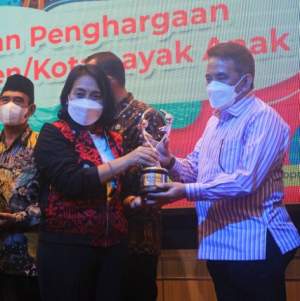 Pemkab Tangerang Raih Penghargaan Kabupaten Layak Anak Kategori Madya dari Menteri PPPA RI