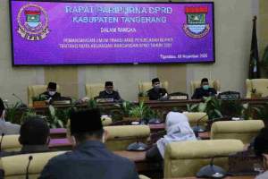 Foto : Wabup Tangerang Dengarkan Pandangan Umum 8 Fraksi DPRD Kabupaten Tangerang