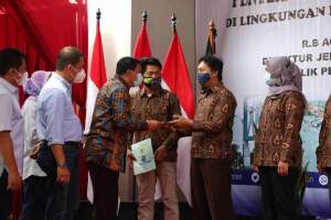 Sekda Kab Tangerang Dampingi Sekjen Kementerian ATR/BPN Serahkan Sertipikat PTSL dan Aset BMN