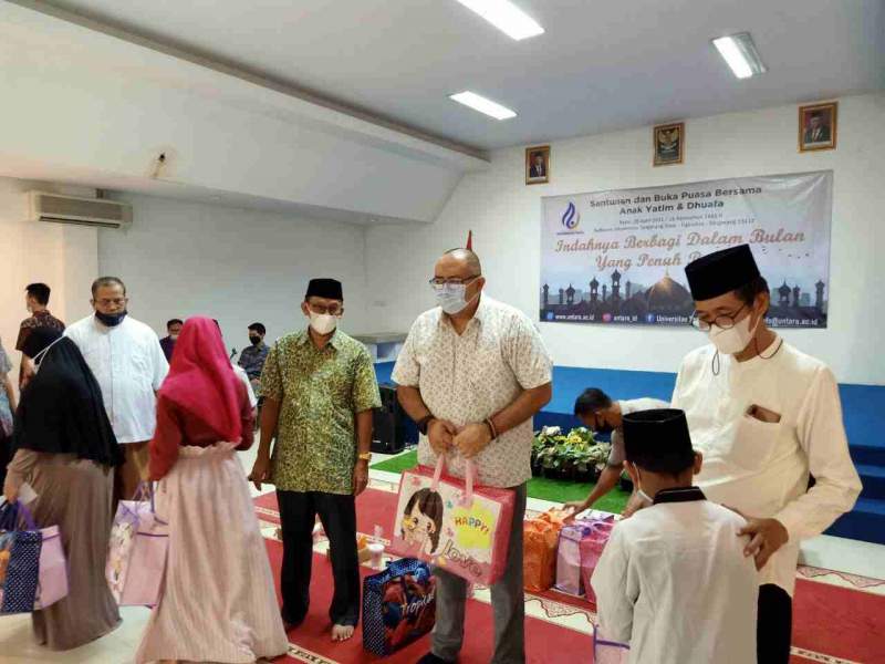 Berkah Ramadan : Universitas Tangerang Raya (Untara) Gelar Santunan Anak Yatim Piatu Dan Buka Puasa Bersama