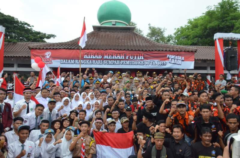 Ribuan Warga Banten Ikuti Kirab Merah Putih