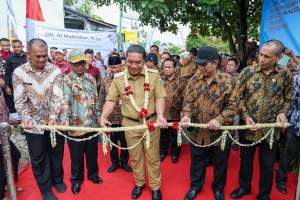 Pj Gubernur Banten Al Muktabar: Peningkatan Jalan Lingkungan Tingkatkan Kehidupan Masyarakat
