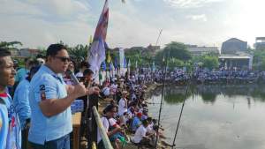 Ribuan Warga Bogor Padati Kolam Retensi, Ikut Mancing Gemoy Prabowo-Gibran