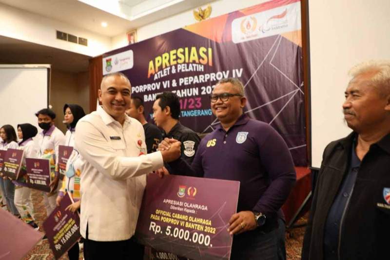 Bupati Zaki Berikan Bonus Kepada Atlet dan Pelatih Porprov dan Peparprov Kab. Tangerang