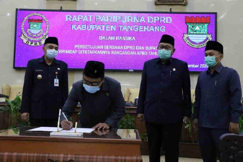 Foto : DPRD Kabupaten Tangerang Kholid Ismail Mengesahkan APBD Kabupaten Tangerang Tahun 2021 Sebesar Rp 5,276 Triliun