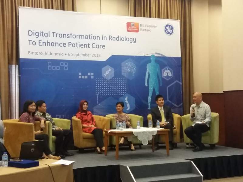 Country Director GE Healthcare Indonesia Putty Kartika memberi pemaparan tentang digitalisasi kesehatan.