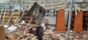 Sinergis TNI-Polri, Bantu Warga Korban Bencana di Pandeglang