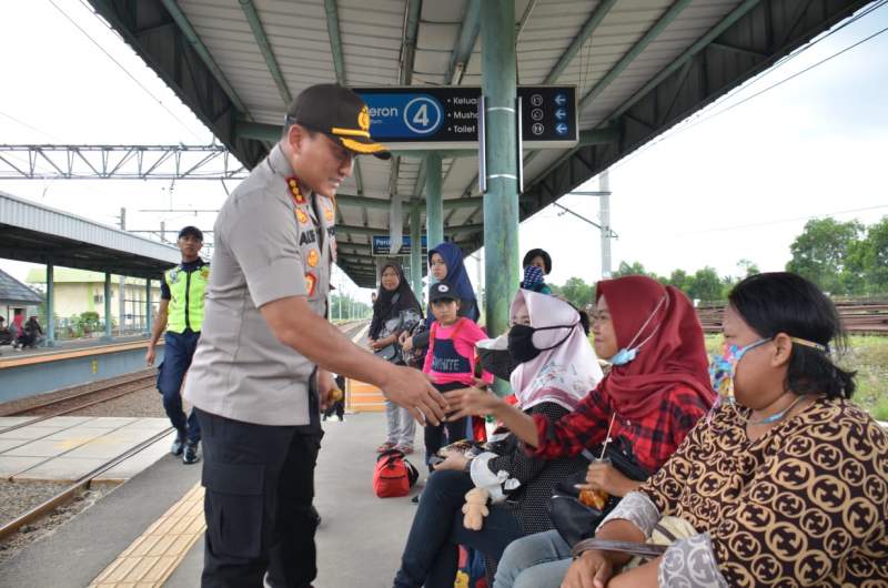 Kapolresta Tangerang Pantau Keamanan di Stasiun Kereta