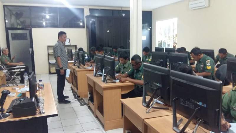 Dalam Rangka HUT TNI ke-73 Puluhan Tentara Mengikuti Ujian SIM