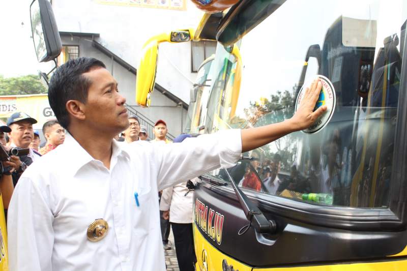 Pj. Bupati Tangerang Cek Kesiapan Bus Mudik