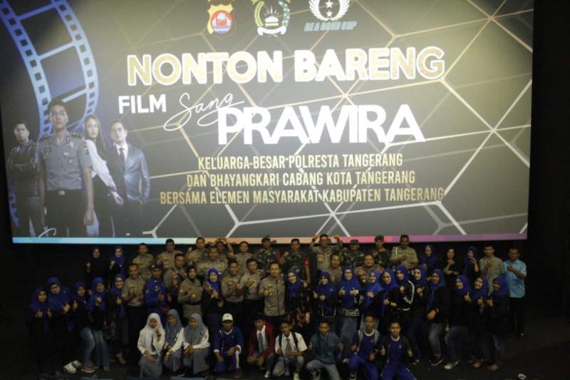 Kapolresta Tangerang Nobar Film 'Sang Prawira' Bersama Masyarakat