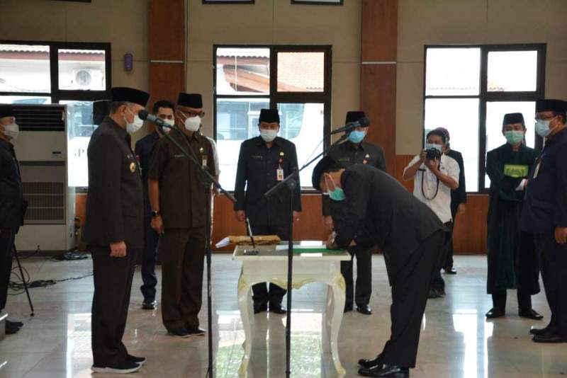 Foto : Bupati Tangerang A. Zaki Iskandar Melantik dan Mengukuhkan Pejabat di Lingkungan Setda